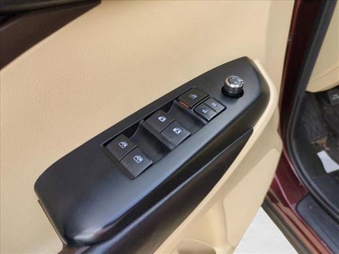 Used 2017 Toyota Highlander XLE image 12