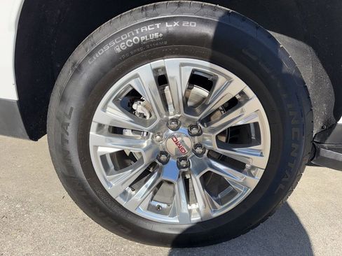 Used 2025 GMC Yukon XL Denali AWD/4WD image 44