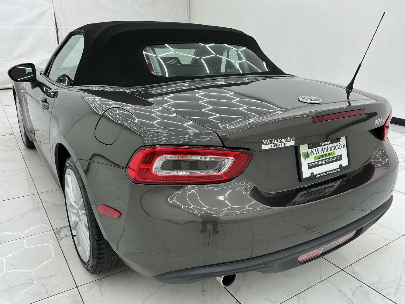 Used 2017 FIAT 124 Spider Lusso RWD image 9