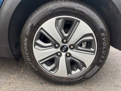 Used 2019 Kia Niro EX FWD image 11