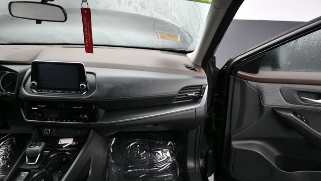 Used 2021 Nissan Rogue SV AWD/4WD image 25