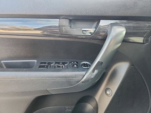 Used 2013 Kia Sorento LX w/ Convenience Pkg image 13