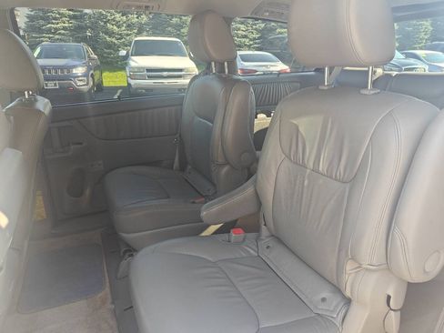 Used 2010 Toyota Sienna AWD image 15