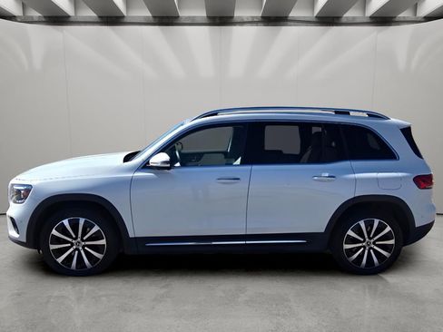 Used 2021 Mercedes-Benz GLB 250 4MATIC w/ Premium Package image 2