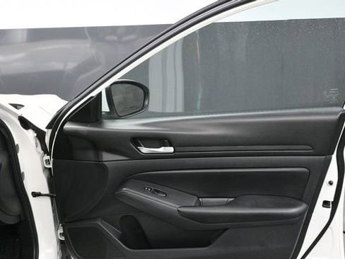 Used 2021 Nissan Altima 2.5 S FWD image 11