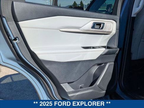 Used 2025 Ford Explorer Active w/ Active Comfort Package image 18