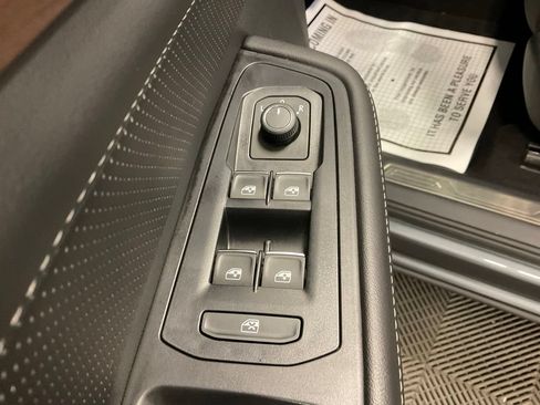 Used 2025 Volkswagen Atlas SE AWD/4WD image 18