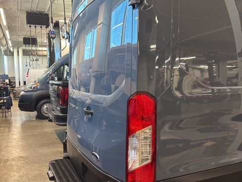 Used 2020 Ford Transit 250 148 High Roof Extended RWD image 4