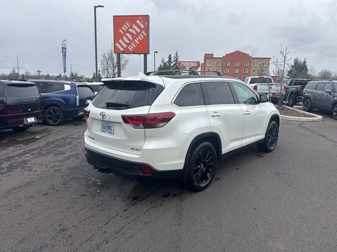 Used 2019 Toyota Highlander SE image 5