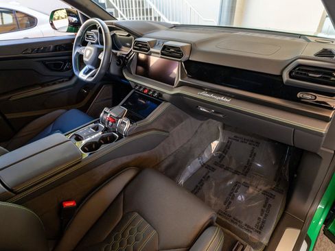 Used 2025 Lamborghini Urus SE AWD/4WD image 24