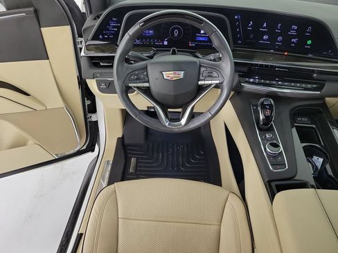 Used 2024 Cadillac Escalade Premium Luxury RWD image 16