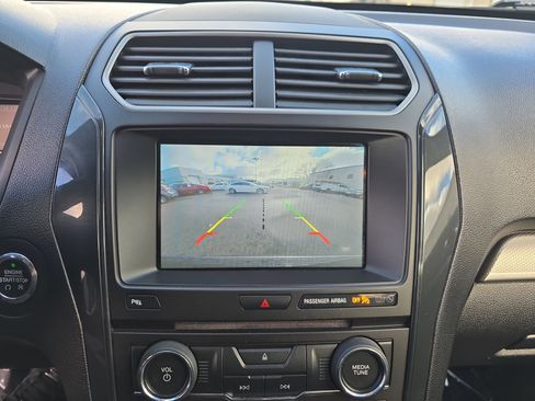 Used 2018 Ford Explorer XLT w/ Equipment Group 202A image 26