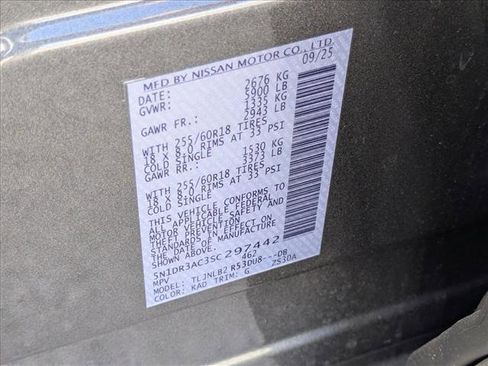 Used 2025 Nissan Pathfinder S image 16