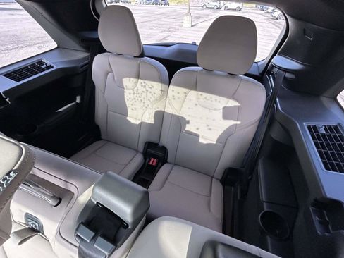 Certified 2025 Volvo XC90 B6 Plus image 13