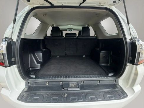 Used 2017 Toyota 4Runner SR5 AWD/4WD image 19