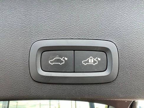 Used 2021 Volvo XC40 P8 Recharge w/ Advanced Package image 21