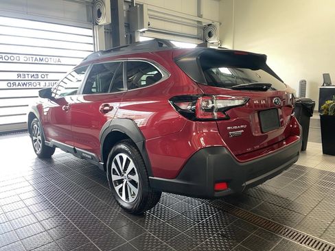 Used 2025 Subaru Outback Premium AWD/4WD image 16