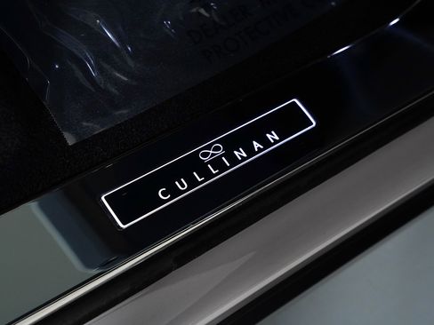 Used 2024 Rolls-Royce Cullinan Black Badge image 48