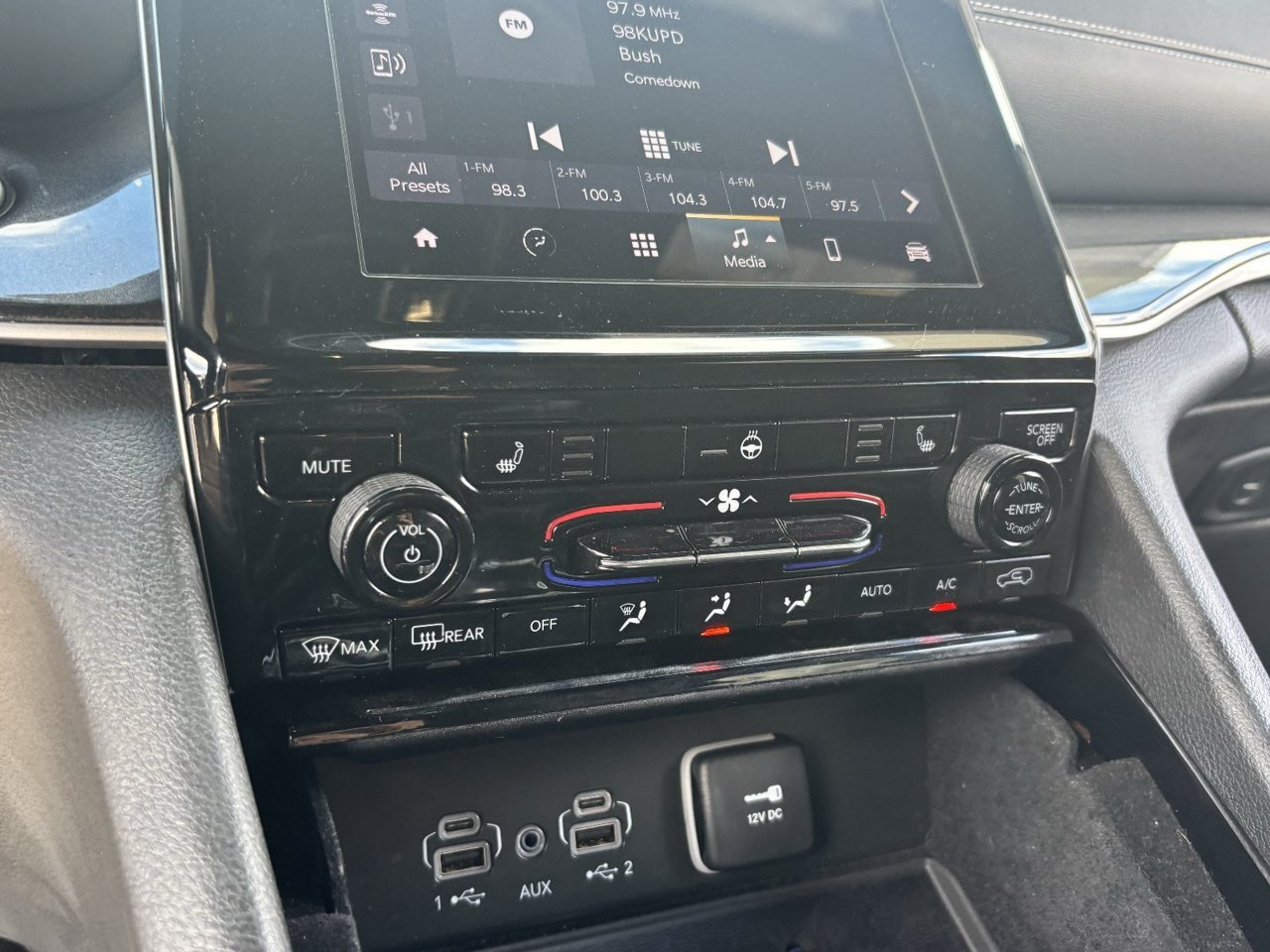 Used 2022 Jeep Grand Cherokee Altitude AWD/4WD image 22