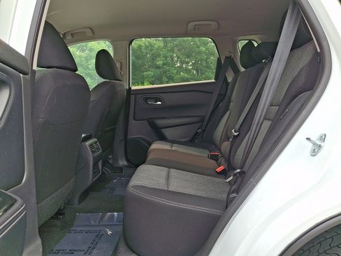 Used 2024 Nissan Rogue SV AWD/4WD image 10