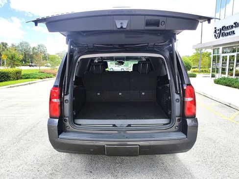 Used 2017 Chevrolet Suburban LT w/ Luxury Package image 8