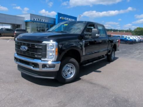 Used 2023 Ford F250 XL AWD/4WD image 3