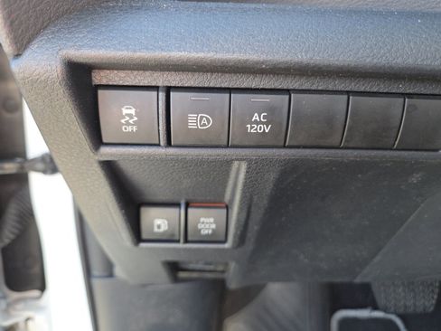 Used 2023 Toyota Sienna XSE FWD image 13