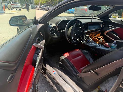 Used 2017 Chevrolet Camaro LT RWD image 3