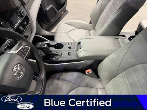 Used 2023 Toyota Highlander XLE FWD image 17