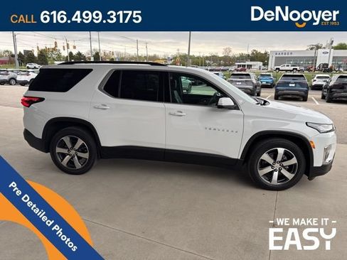 Used 2023 Chevrolet Traverse LT w/ LT Premium Package AWD/4WD image 7