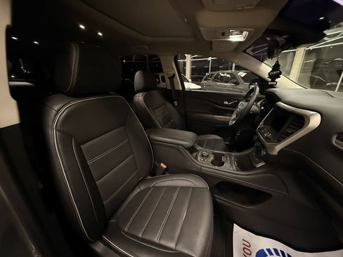 Used 2023 GMC Acadia Denali w/ Denali Technology Package FWD image 37