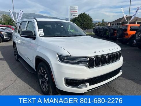Used 2023 Jeep Wagoneer Series III w/ Preferred Equipment Group AWD/4WD image 10
