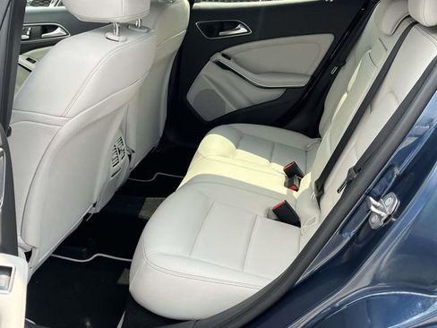 Used 2020 Mercedes-Benz GLA 250 w/ Premium Package image 15