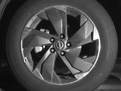 Used 2025 Nissan Rogue SV FWD image 12
