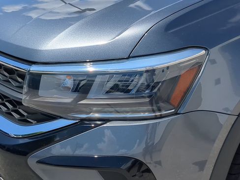 Certified 2023 Volkswagen Taos SE w/ Panoramic Sunroof Package FWD image 8