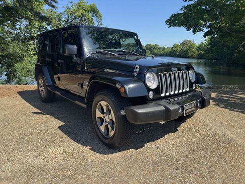 Used 2017 Jeep Wrangler Unlimited Sahara w/ Connectivity Group AWD/4WD image 1
