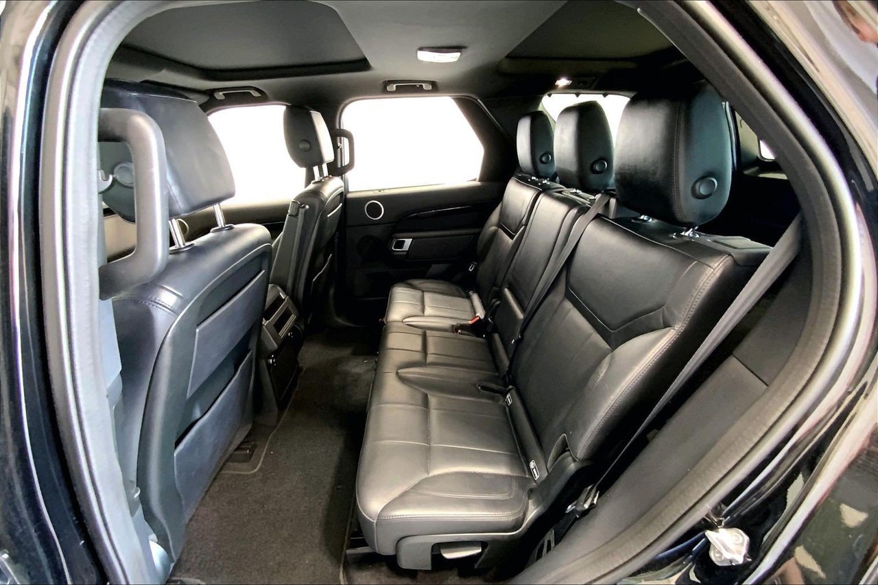 Used 2020 Land Rover Discovery SE AWD/4WD image 24