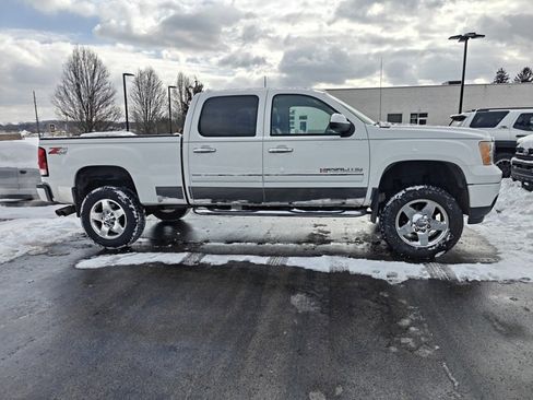 Used 2011 GMC Sierra 2500 Denali w/ Snow Plow Prep Package image 2