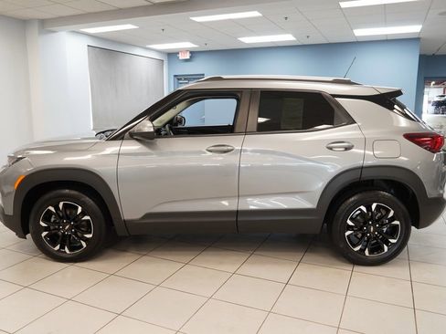 Used 2023 Chevrolet TrailBlazer LT w/ Convenience Package FWD image 2