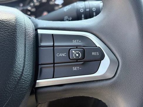 Used 2023 Jeep Compass Latitude AWD/4WD image 14