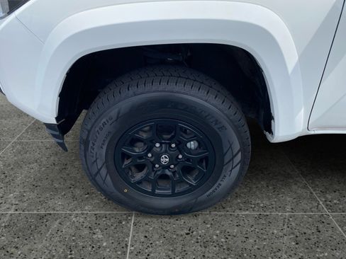 Used 2022 Toyota Tacoma SR5 w/ Technology Package AWD/4WD image 14