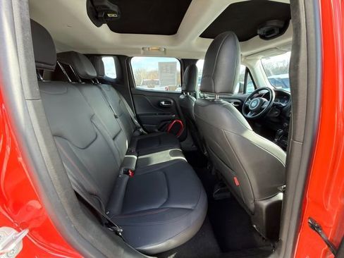 Used 2019 Jeep Renegade Trailhawk image 10