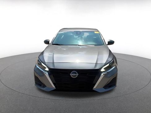 Used 2025 Nissan Altima 2.5 SV FWD image 4