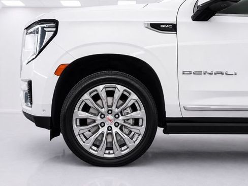 Used 2021 GMC Yukon XL Denali w/ Denali Premium Package AWD/4WD image 10