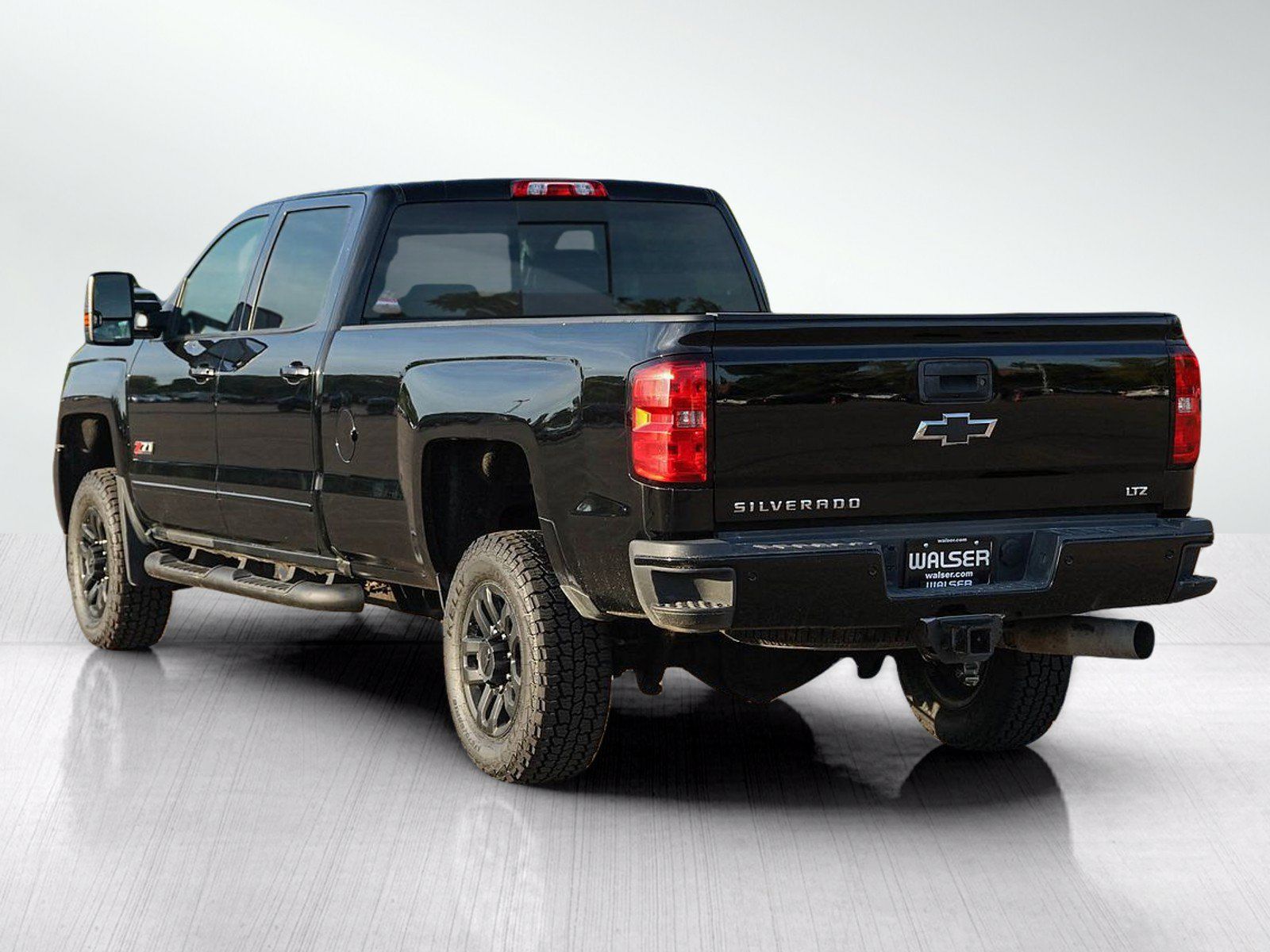 Used 2019 Chevrolet Silverado 2500 LTZ w/ Midnight Edition AWD/4WD image 3