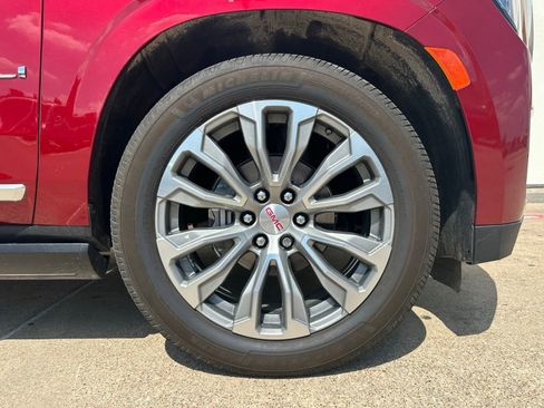 Used 2021 GMC Yukon Denali w/ Denali Ultimate Package AWD/4WD image 10