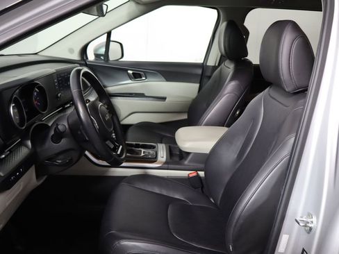Used 2022 Kia Carnival LX FWD image 14