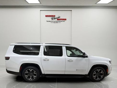 Used 2024 Jeep Wagoneer L Series III w/ Flexible Seating Group AWD/4WD image 6
