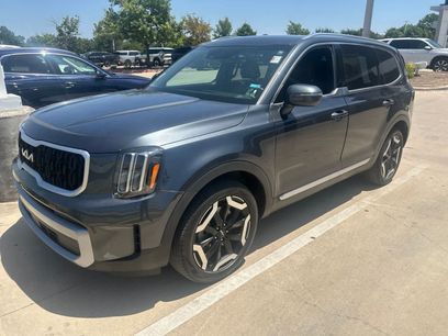 Used 2024 Kia Telluride EX w/ EX Captain's Chair Package