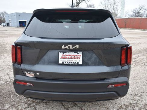 Used 2023 Kia Sorento LX image 7